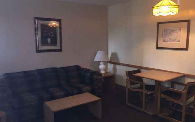 Tyee Village Motel