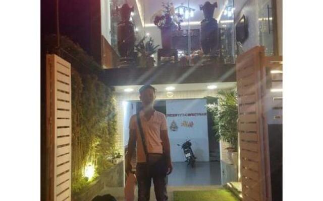 Quang Nhat Hotel
