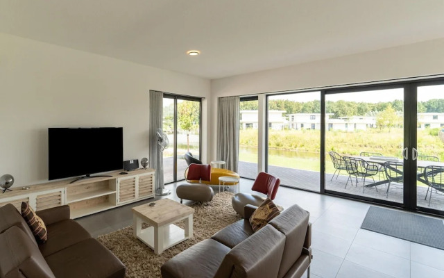 16p Spacious Villa on the Water in Zeewolde