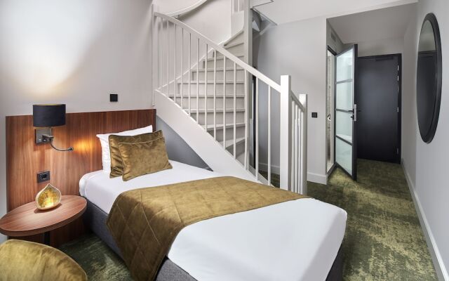 Boutique Hotel First City