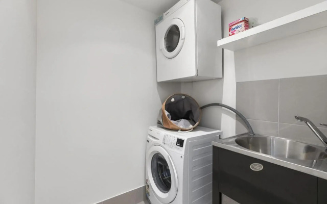 2 Nereus Easy Living in Great Location