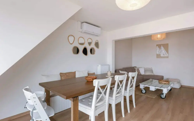 Modern Apartment With Balcony Near City Center