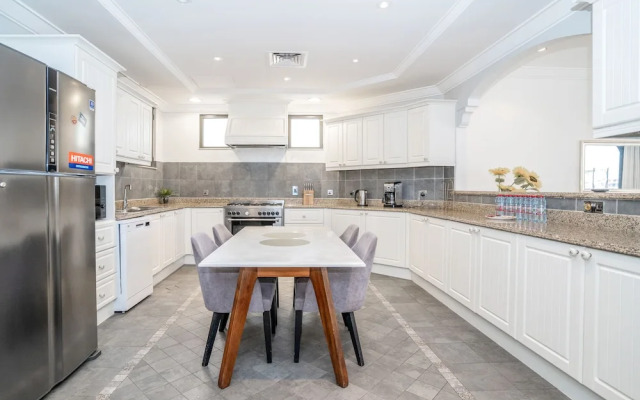 5BR Beach & pool villa in Palm