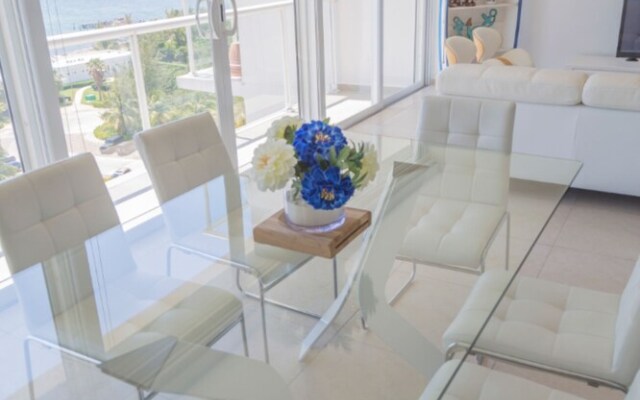 MARINA Beachfront 2 BDR- Amazing Oceanview