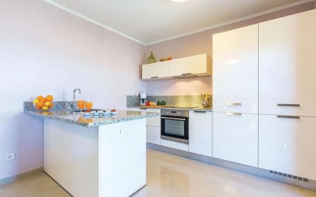 Amazing Home in Praputnjak With Wifi and 5 Bedrooms