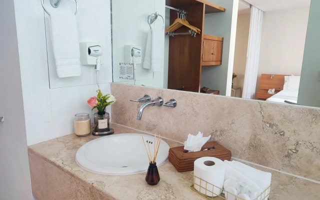 Lombardo Suites