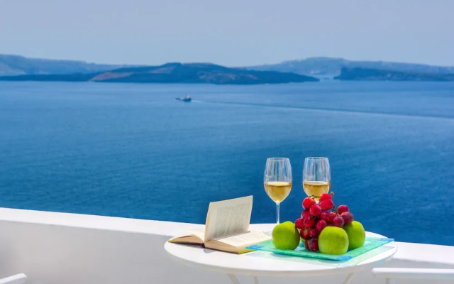 Kima Oia Suites
