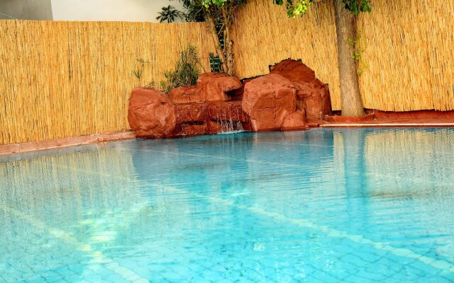 Two Seas Hotel