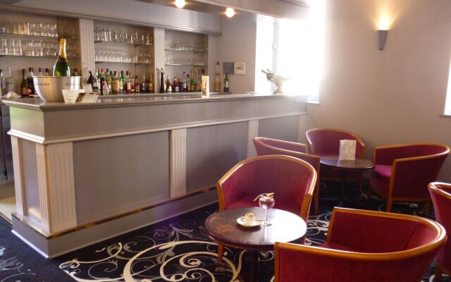 Hotel De Brunville Et Restaurant Le Cafe Louis
