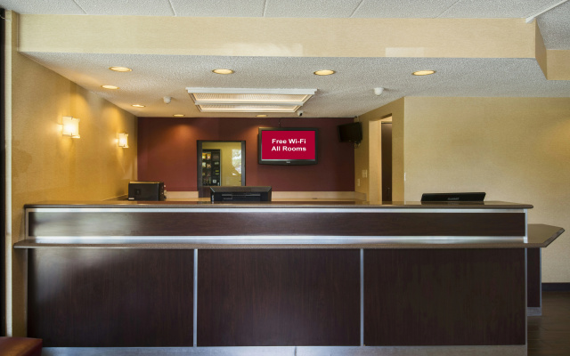 Red Roof Inn PLUS+ Chicago - Willowbrook - Image 2