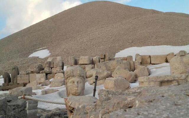 Nemrut Dağı Işik Pansi̇on