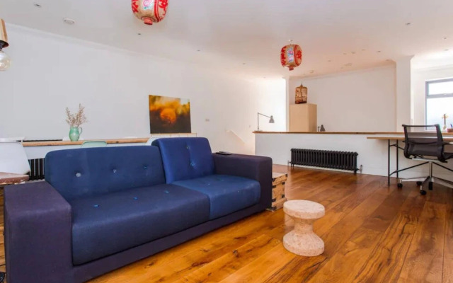 Cosy 2 Bedroom Apartment With Great Outdoor Balcony