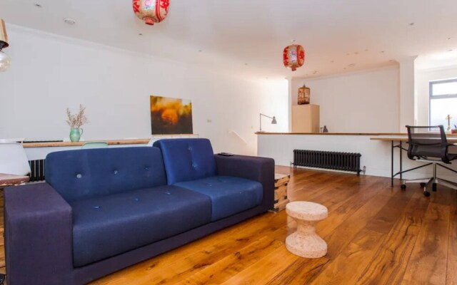 Cosy 2 Bedroom Apartment With Great Outdoor Balcony