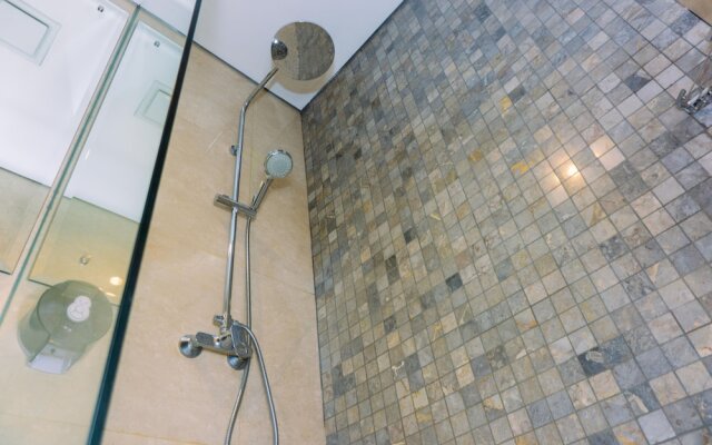 Spacious 3BR Apartment At 8th Floor Veranda Residence Puri