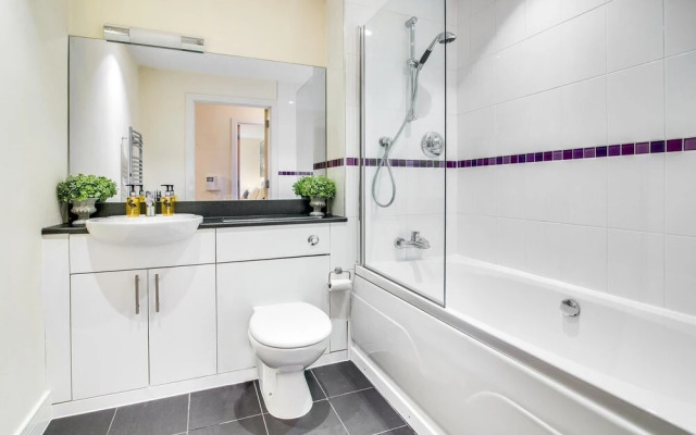 Luxury Two Bed Apartment With Roof Terrace