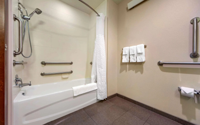 Comfort Inn & Suites Avera Southwest