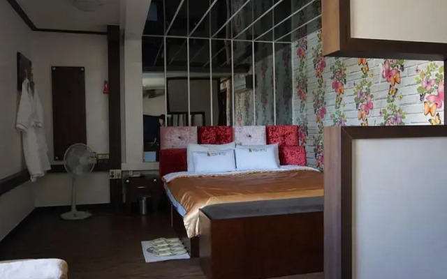 Goodstay Opera Motel