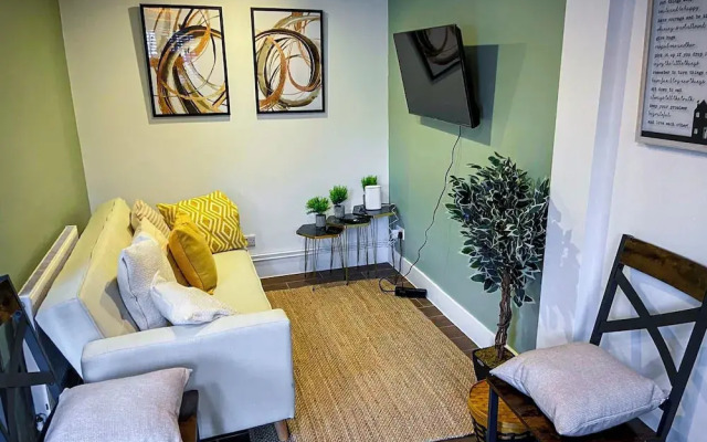 Stylish Home for 6 in Reading