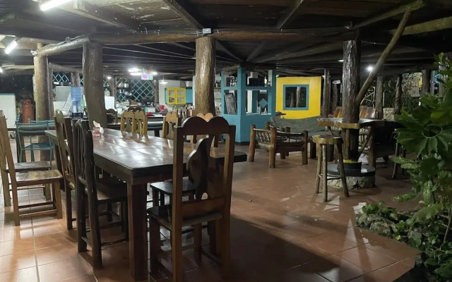 Palmeras del Río Hotel