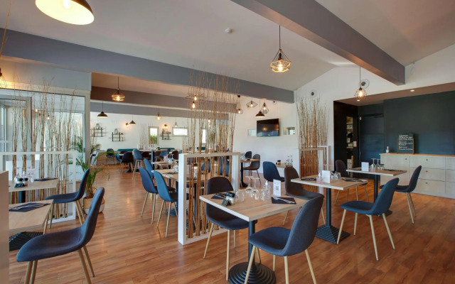 Kyriad Hotel Le Lac