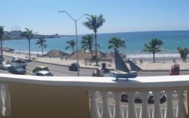 Condo Ari 620 by Villas HK28