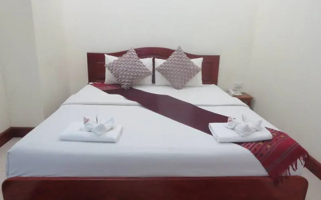 Ladtana Phetarmonchai Hotel