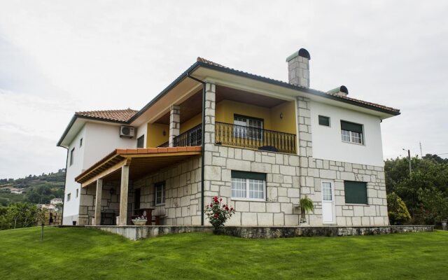 House With 5 Bedrooms in Britiande, With Wonderful Mountain View, Encl