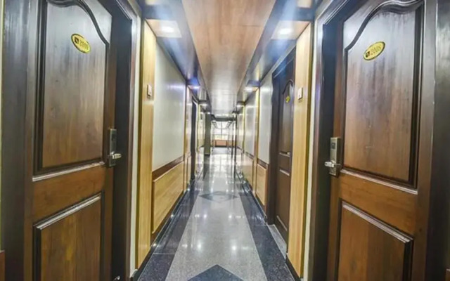 FabHotel Central Palace
