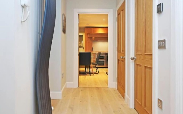 JOIVY Newly Refurbished Apartment on the Historic Royal Mile
