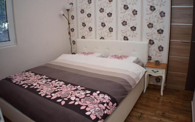 Apartments Krsto Dobrisa