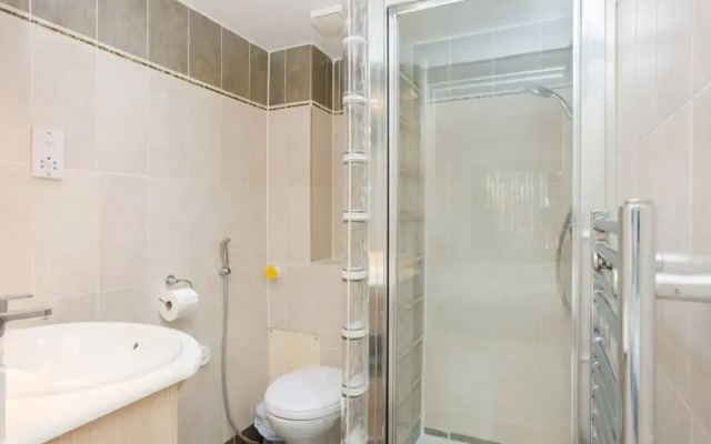 Homely 2 Bedroom Apartment in Maida Vale
