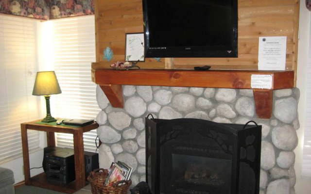 Val d'Isere by Mammoth Reservation Bureau