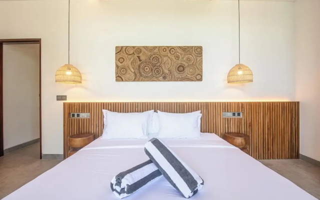 Refined 5 bd Modern Villa, 400m to Beach