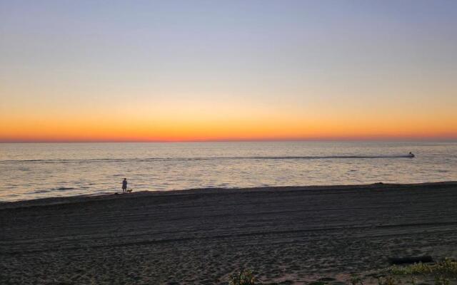 House & Yard Sesil L 90 m to beach