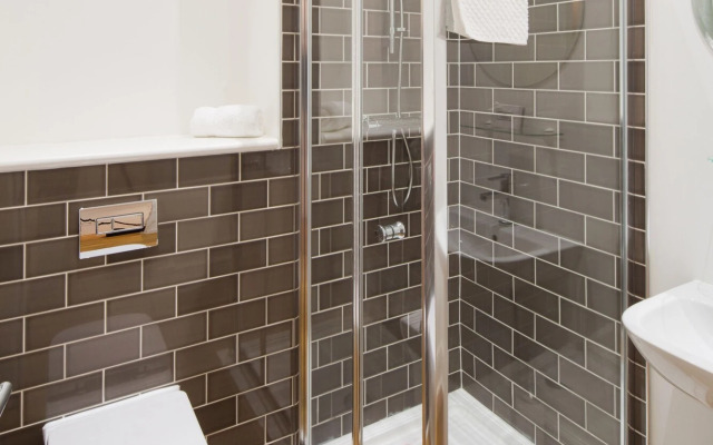 Edinburgh Castle Apartments and Suites