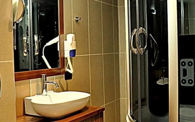 Simre Otel