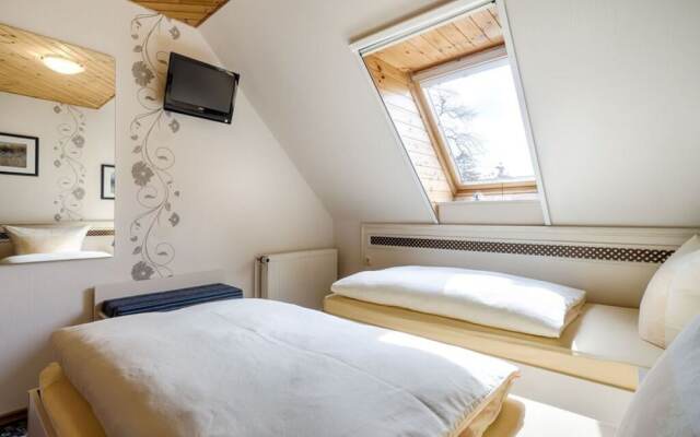 Am Rotdorn Modern Retreat