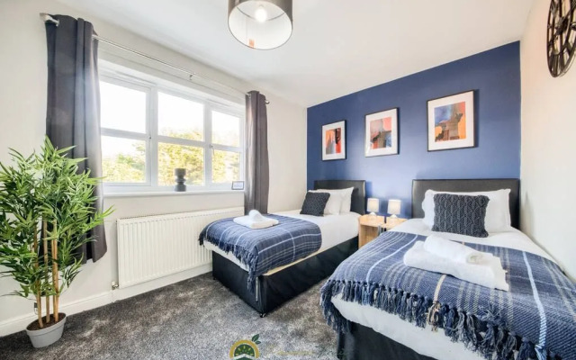 Lavish 3Br House W/ Garden - Osb