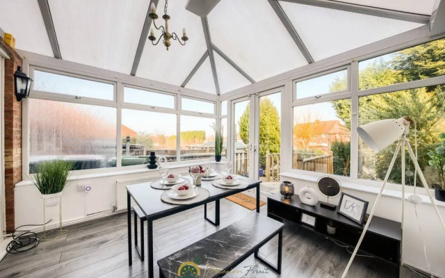 Lavish 3Br House W/ Garden - Osb