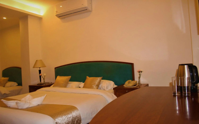 New MerryLand Hotel