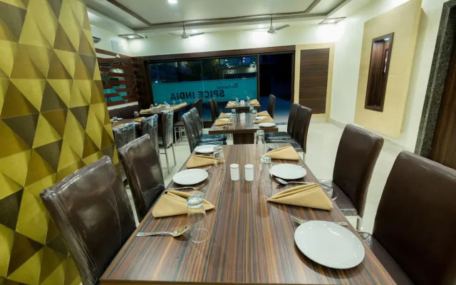 OYO 6709 Hotel L N International