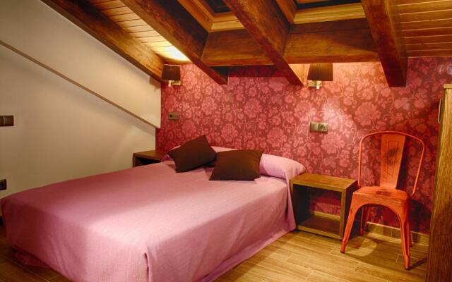 Le Petit Leon Hotel