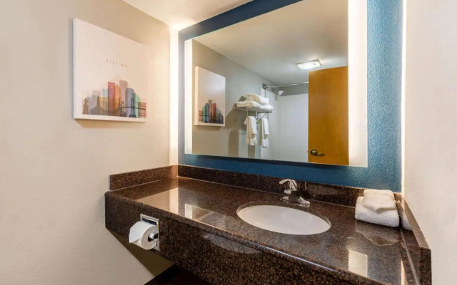 La Quinta Inn & Suites by Wyndham Vancouver