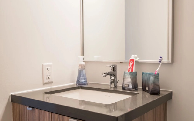 QuickStay - Luxury in Yorkville (Yonge & Bloor)