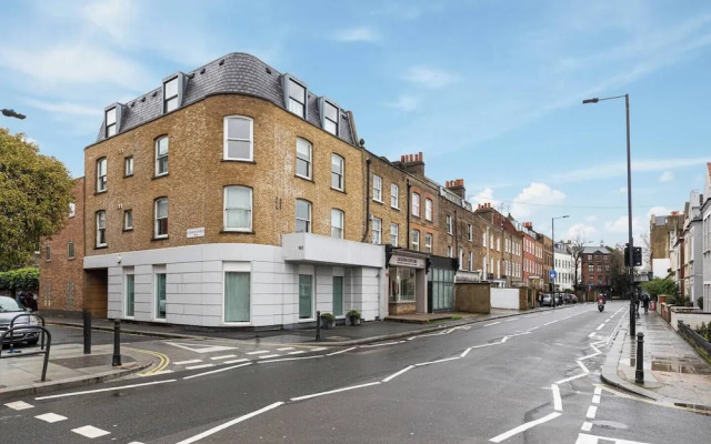 JOIVY Artsy Studio Flat in Fulham near River Thames