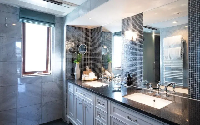 PETALS TOKYO - Floating Hotel