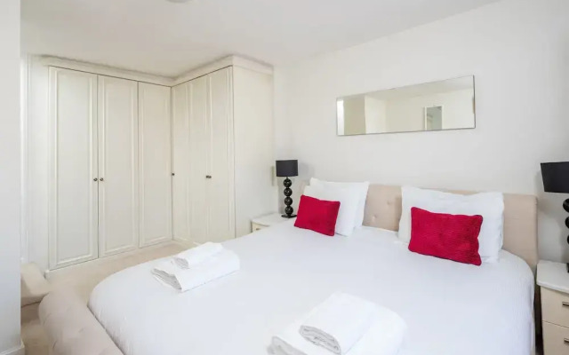 JOIVY Social Distancing for 4 in Earl's Court