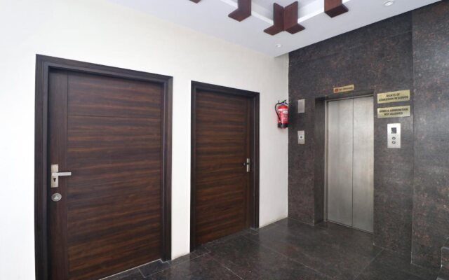 OYO 19981 The Corner House Ghumar Mandi