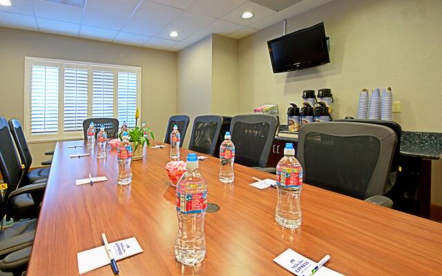 Holiday Inn Express & Suites Tucson by IHG