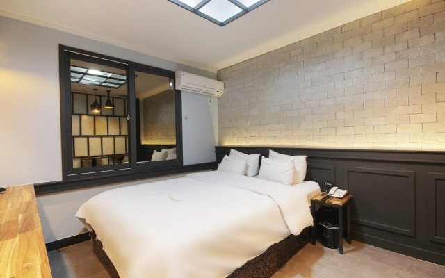 Yeosu 1st Avenue Hotel